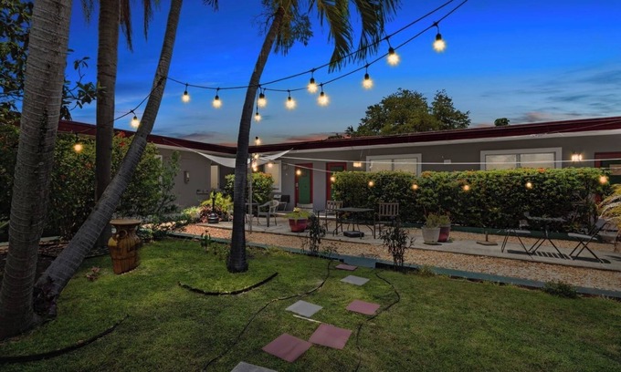 Downtown Hollywood Apartment | Pet Friendly Stylish Studio in Hollywood