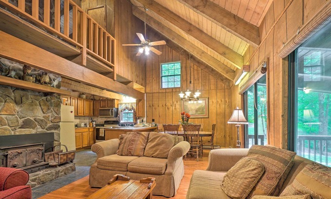 Topton House | Pet-Friendly Topton Home w/ Furnished Deck!