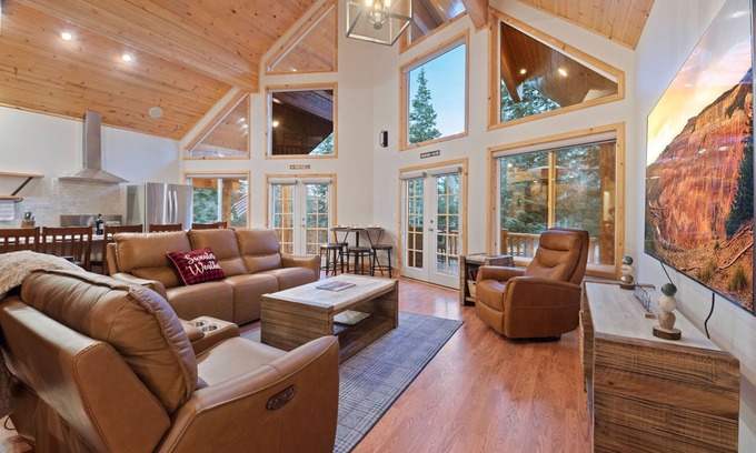 Duck Creek Village Ski Chalet | Pet Friendly | EV Charger| Zion/Bryce Hub | Fire-Pit & Games