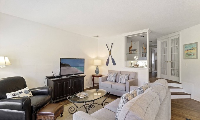 Shelter Cove Condo | Pet Friendly, Pool Views - Bike to the Beach!