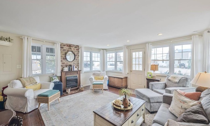 Green Creek House | Pet-friendly w/Private Deck | Close to Beaches!