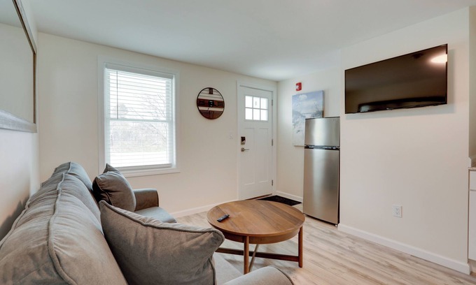 Wareham Apartment | Pet-Friendly Wareham Retreat Near Onset Beach!