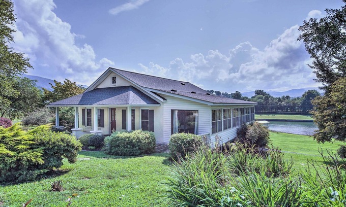 Elf Cottage | Pet-Friendly Waterfront Hayesville Cottage!