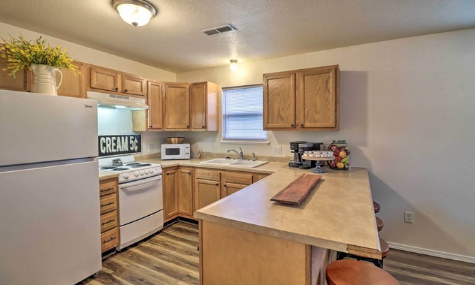 West Plains House | Pet-Friendly West Plains Pad < 1 Mi to Dtwn!