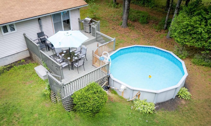 Hastings Highlands House | Petals Suite | Cozy Retreat Pool & Forested Views!