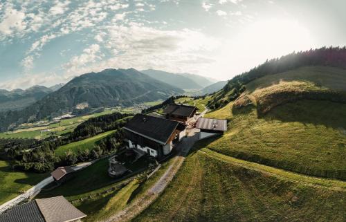Bramberg am Wildkogel Apartment | PETER'S - Bergbauernhof mit Weitblick