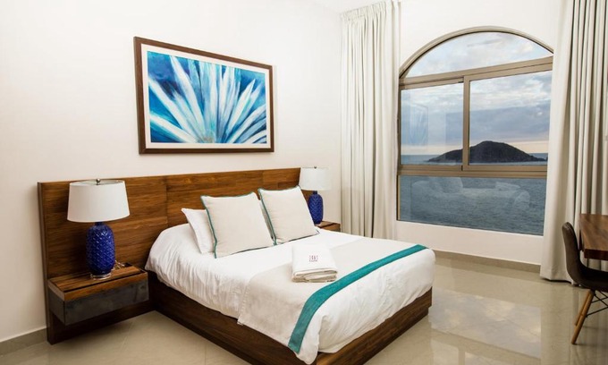 Marina Mazatlan Apartment | Petit Luxe Las Gavias Penthouse