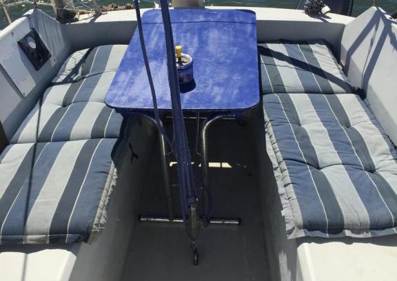 Le Barcares Boat Rental | Petit voilier à quai Port Barcares