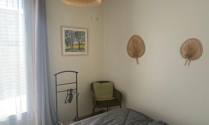 Perigny Apartment | Petite chambre entrée indépendante