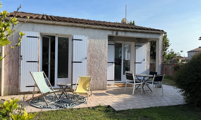 Saint-Georges-d'Oleron House | Petite Maison Avec Jardin Privatif au Cœur dun des Plus Beau Village Doleron