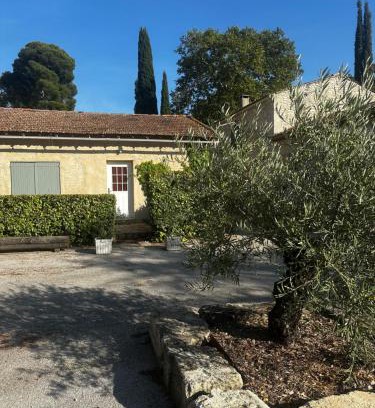 Bologne House | Petite maison mitoyenne, clim, rénovée, calme
