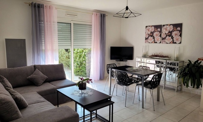 Vannes Apartment | Petite Résidence au Calme