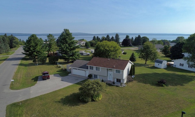 Petoskey House | Petoskey's "Peeks of the Bay"