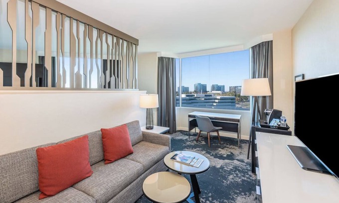 Redwood Shores Hotel | Pets Allowed & Onsite Pool, 3 Junior King Suite at Grand Bay San Francisco Hotel