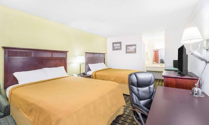 Lookout Valley Neighborhood Association Resort | Pets are Welcome! w/Outdoor Pool & Free Parking, Short Drive to Rock City!
