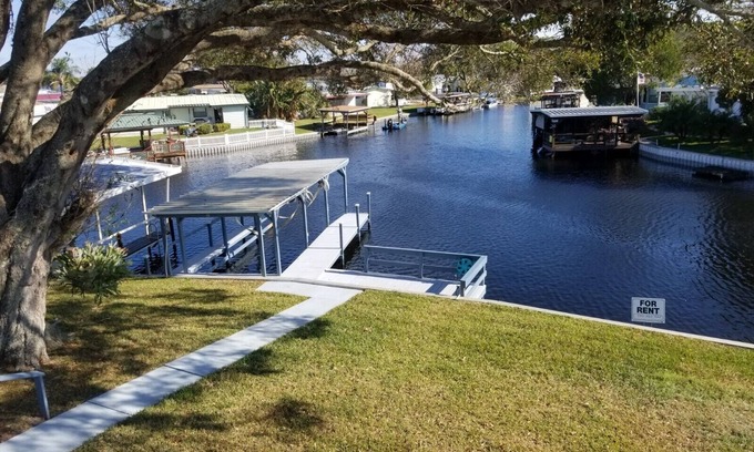 Tavares House | PETS STAY FREE Canal Front 3 bed/2 bath single family ample parking