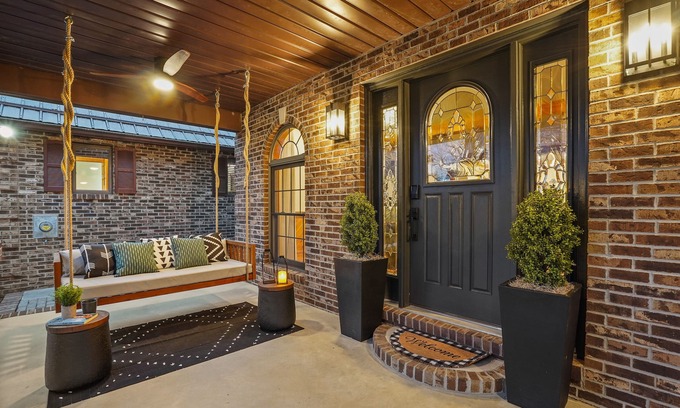 Laurelville House | PetsOK-EpicGameroom-SunsetViews-Hottub~Daybed