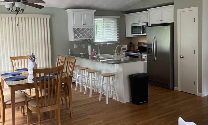 Saunderstown House | Pettaquamscutt Lake - 4 Bedroom, 2 Full Bath, Central Air