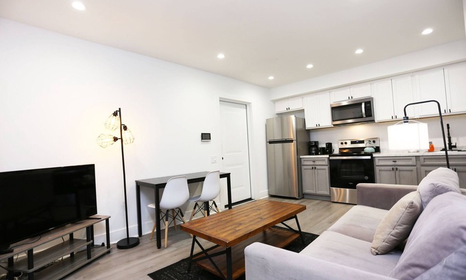 Petworth Bed & Breakfast | Petworth Luxury Unit with Modern Comforts