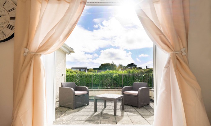 Isle of Purbeck Apartment | Peveril House, Spacious Eco-friendly Holiday Home