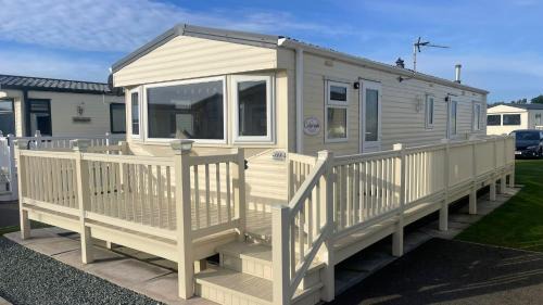 Chapel Saint Leonards Apartment | PG69 Golden Palm 8 Berth Caravan with Decking