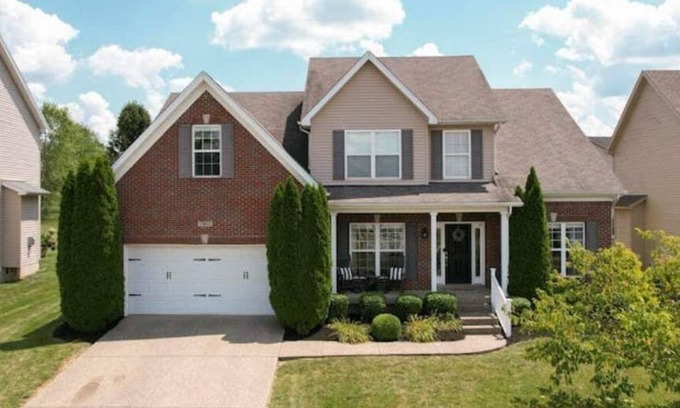 Fisherville House | PGA Hole in 1! 3 Minutes from Valhalla!