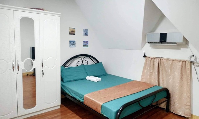 Angeles City House | 8 mins Clark International Airport.Timog Park Homes Transient House