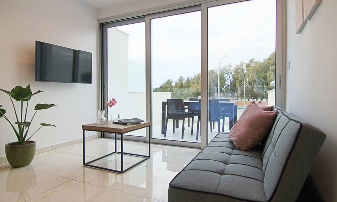 Paphos Apartment | Phaedrus Living: Seaside Luxury Flat Harbour 109