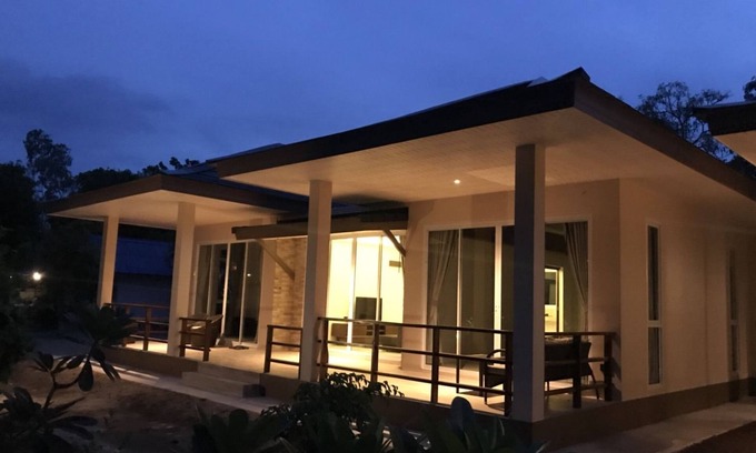 Mae Nam Resort | Phalarn Inn Resort
