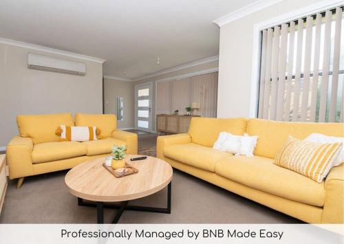 Bletchington House | Phillip Villa, Modern & Fresh, Close to Town, Free Wifi