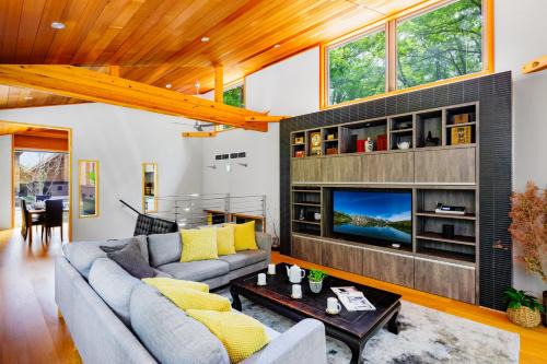 Happo Ski Chalet | Phoenix Cocoon by HHG