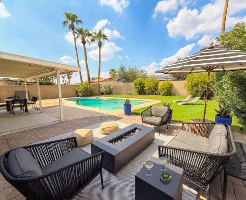 North Mountain House | Phoenix Retreat Family Pool Fire Pit Golf