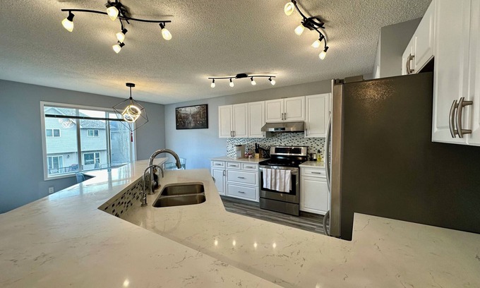 Evanston House | Phoenix’s nest - 3BR 4 beds Calgary Home NW