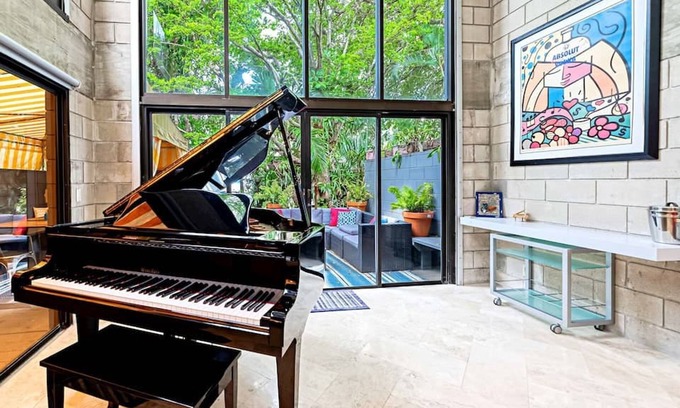 Hendricks and Venice Isles Apartment | Piano House on the Water