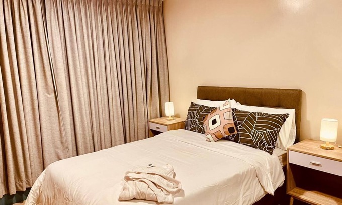 Guadalupe Nuevo Condo | Picasso inspired 1 bedroom unit at Uptown BGC convenience right to your doorstep