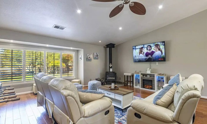 Coarsegold House | Picayune Retreat: Spa/EV/Play-structure/Pet-loving/Games and more'