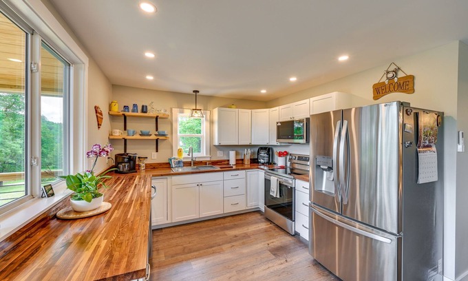 Pickens Cottage | Pickens Cottage ~ 5 Mi to Table Rock State Park!