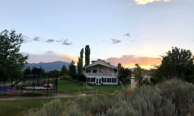 Eagle Mountain House | Pickle-Ball & Hot-tub & Sauna & Theater Game Room!