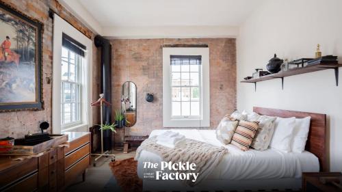 Covington Apartment | Pickle Factory - Cigars and Bourbon Rustic One Bedroom
