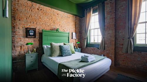 Covington Apartment | Pickle Factory - In A Pickle Retro Loft 2 bedroom