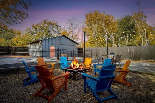 Central Arlington House | Pickleball Court - Walk to AT&T Stadium, Globe Life, Six Flags, Texas Live! & more