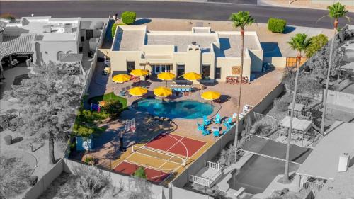 Glendale House | Pickleball & Mini Golf Karaoke Game Room