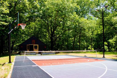 Michigan City House | Pickleball Pool Hot Tub