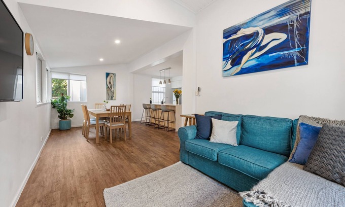 Windsor House | Picture Perfect ~ 2Bed/1Bath/1Car ~ Windsor