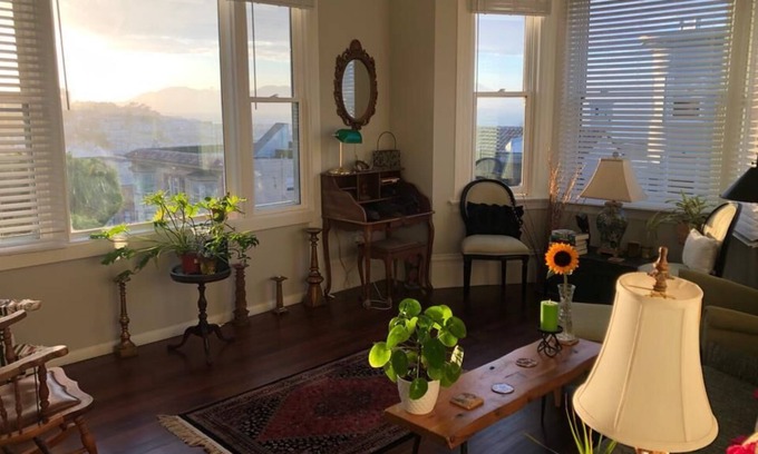 Telegraph Hill Apartment | Picture Postcard North Beach Apartment with Stunning Views of Golden Gate Bridge