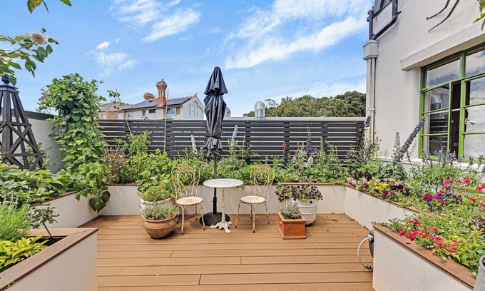 Devonport House | Picturesque Devonport