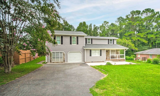 Kennesaw House | Picturesque Kennesaw Home w/Private Backyard
