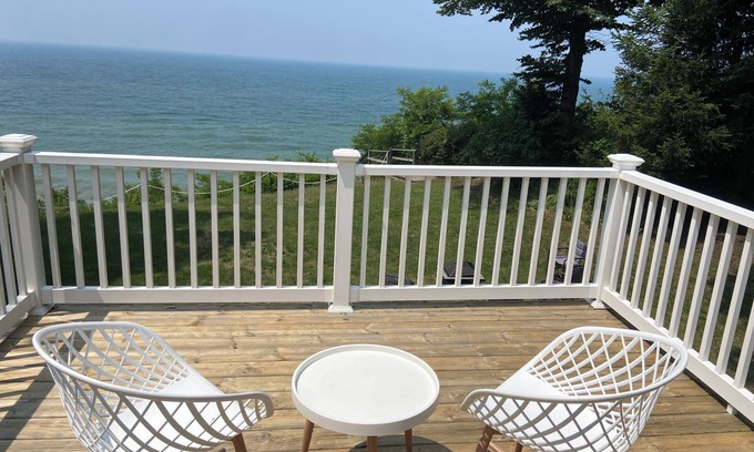 Whitehall House | picturesque Lake Michigan retreat-Lake front with private beach!