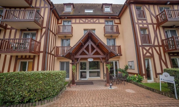 Connelles Resort | Picturesque town of Connelles nearby