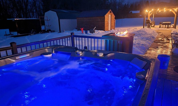 Holcombe Cabin | Piece of Paradise/Private Hot Tub